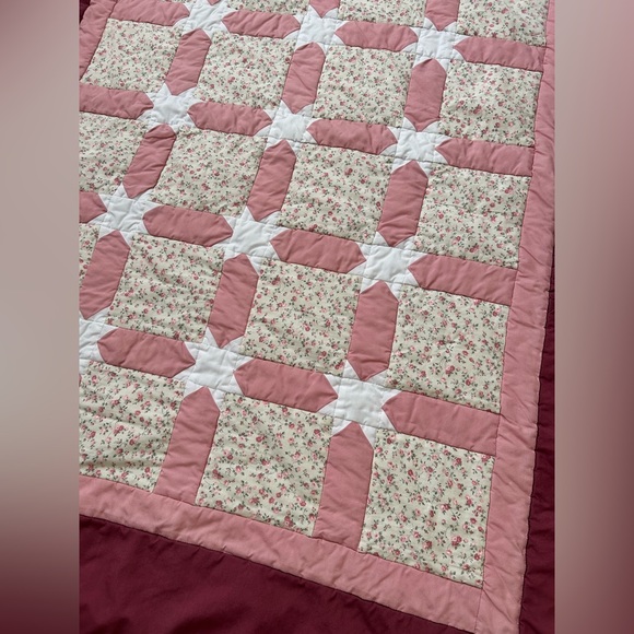 VINTAGE Handmade Floral Quilt - Picture 3 of 7